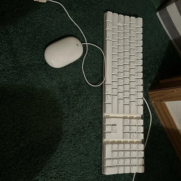 iMac nothing wrong with it everything works and is in good condition